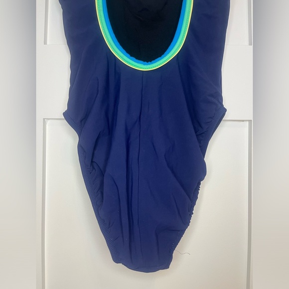 Hi, selling this cute bathing suit in size S. - Picture 6 of 8